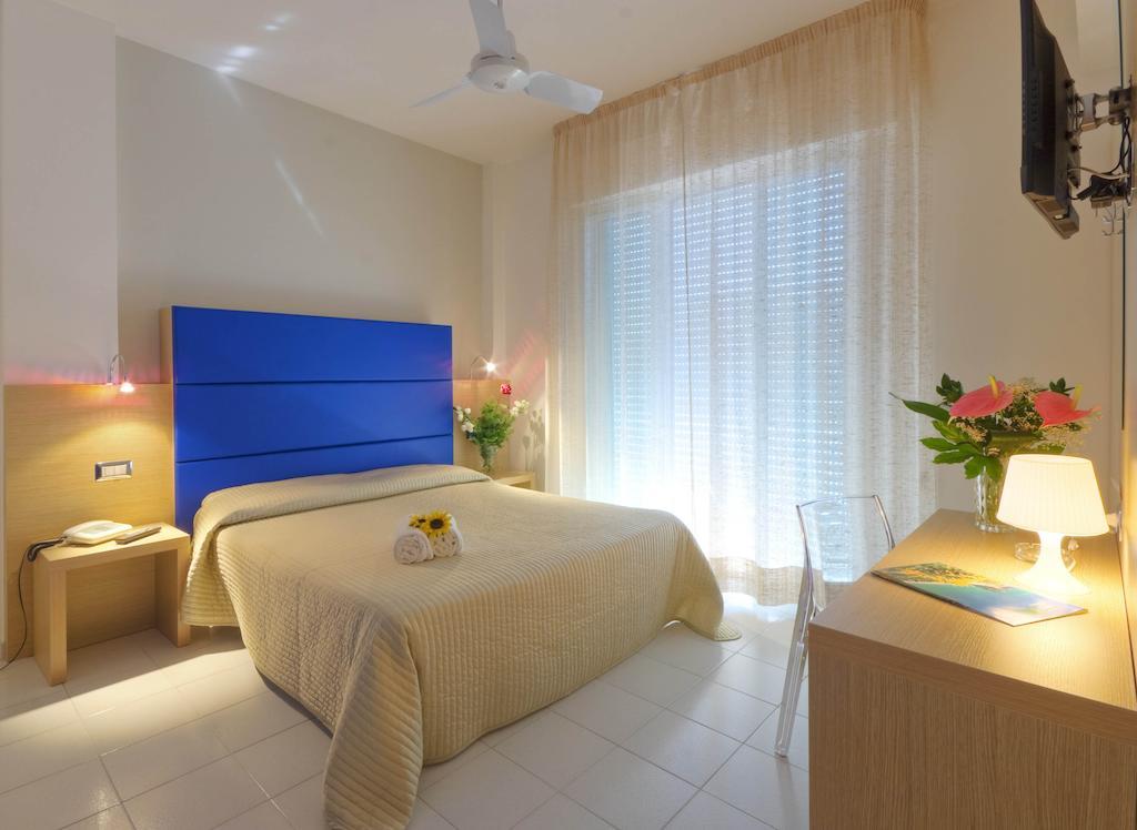 Hotel Kon Tiki Numana Room photo